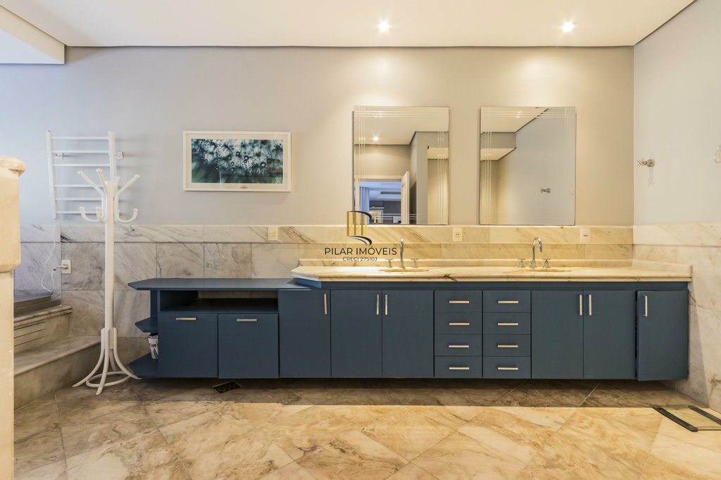 Casa 5 dormitórios no bairro Chácara das Pedras