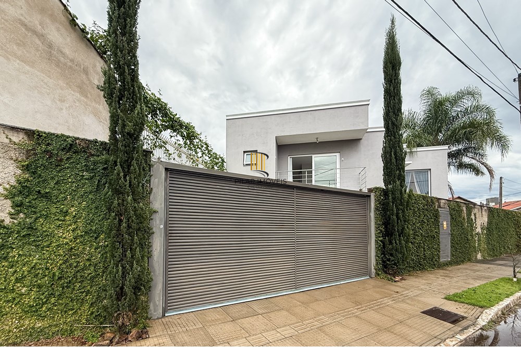 Casa 5 dormitórios no bairro Igara