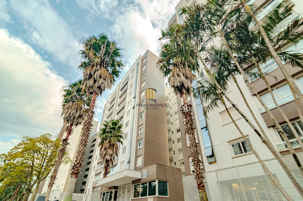 Apartamento 4 dormitórios no bairro Menino Deus