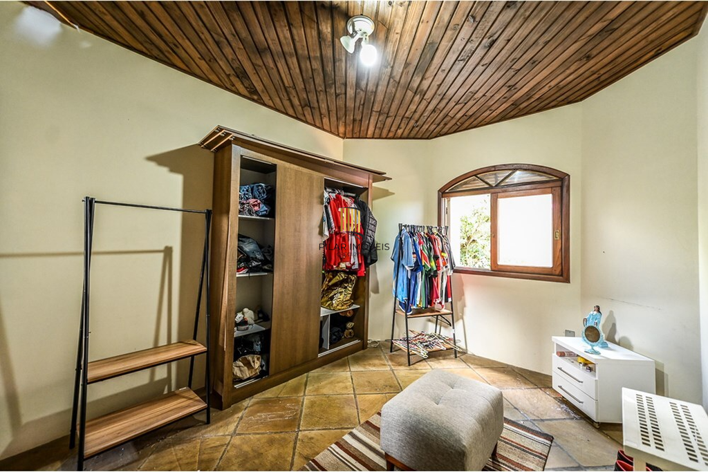 Casa 4 dormitórios no bairro Ipanema
