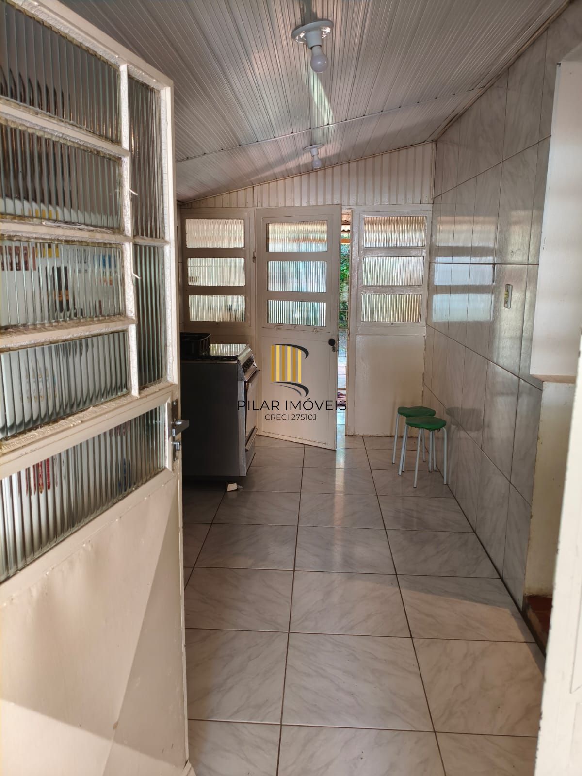 Casa com 80 m2 de área construída, 03 dorm, sala estar/jantar, cozinha, pátio