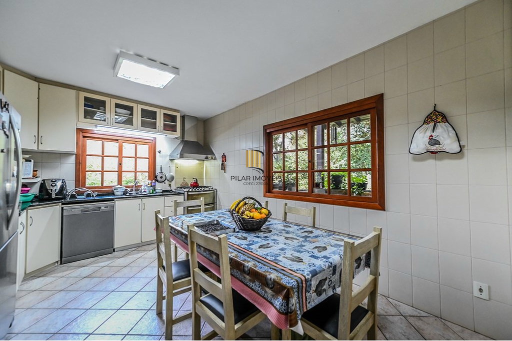 Casa 4 dormitórios no bairro Cascata