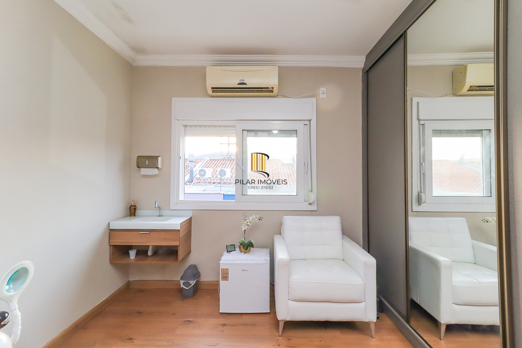 Casa 3 dormitórios no bairro Hípica