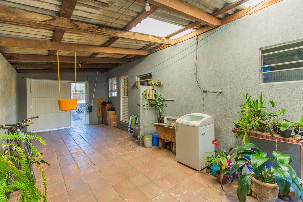 Casa 2 dormitórios no bairro Igara