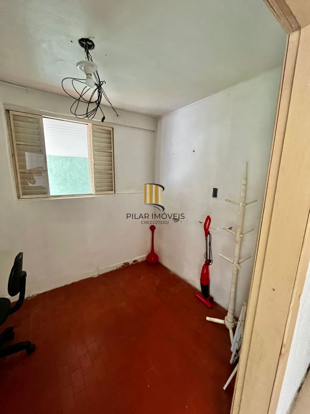 Casa com 80 m2 de área construída, 03 dorm, sala estar/jantar, cozinha, pátio