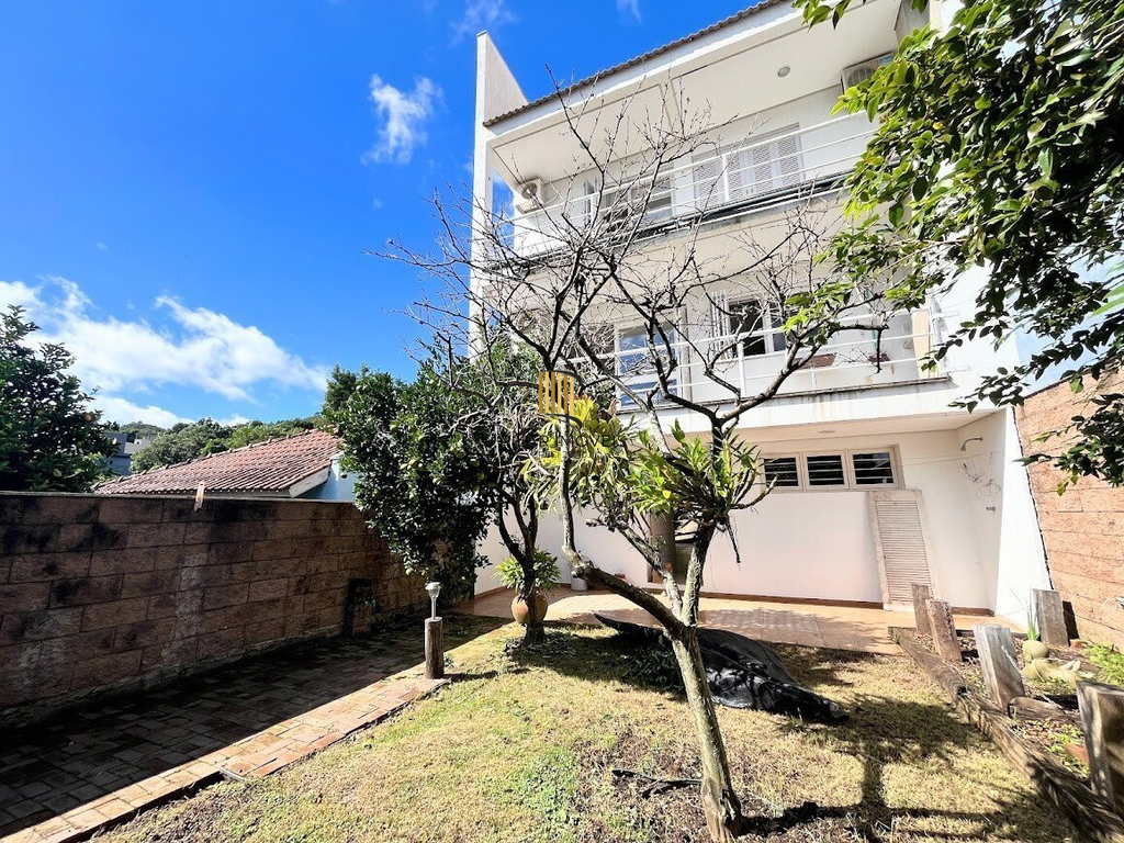 Casa de Condomínio 3 dormitórios no bairro Vila Nova