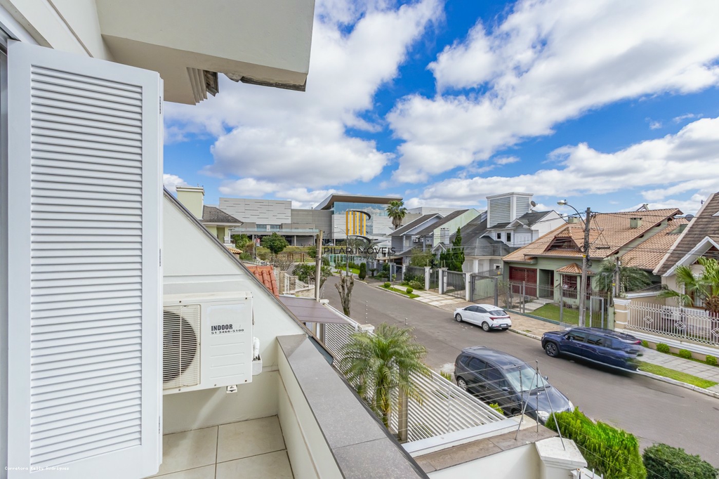 Casa 4 dormitórios no bairro Moinhos de Vento