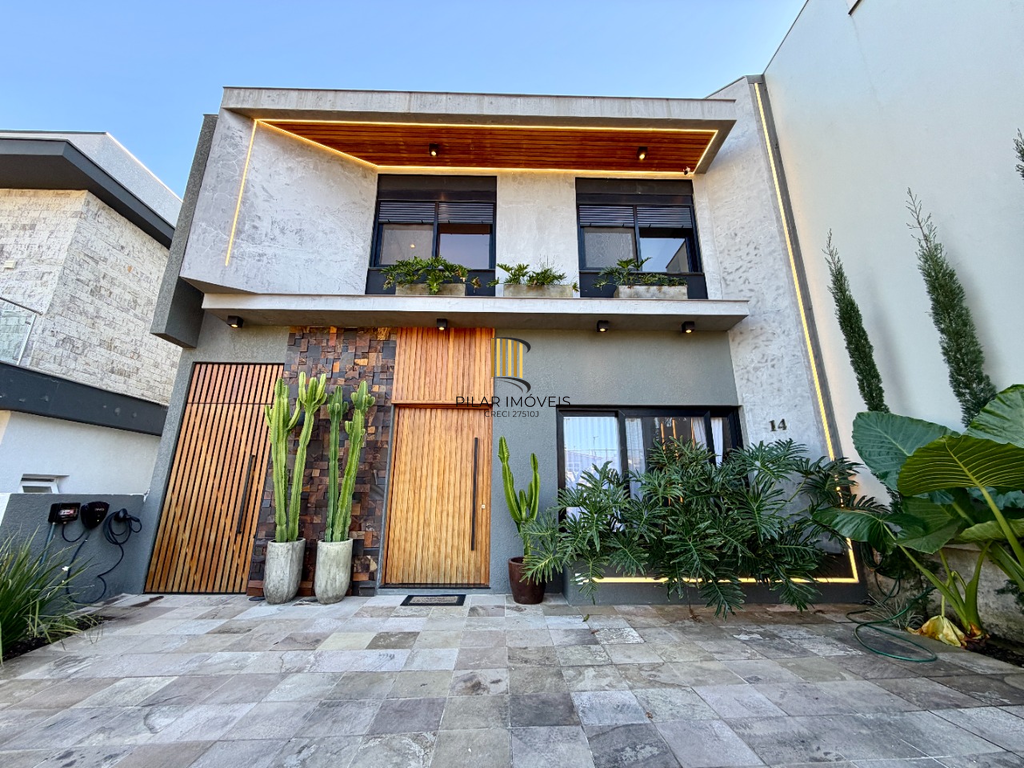 Casa 3 dormitórios no bairro Hípica