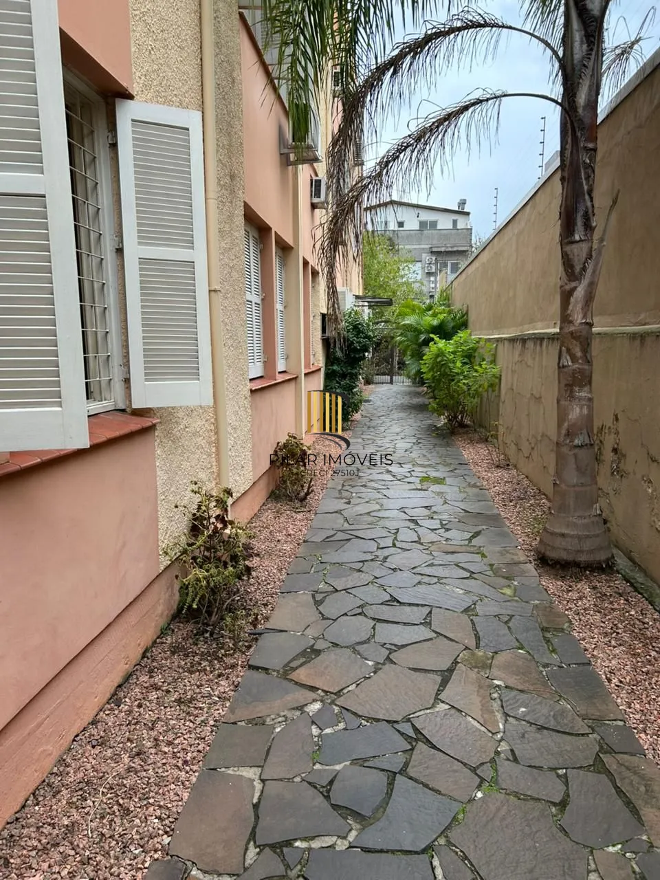 Apto 02 dorm, 60 m2, térreo, no Bairro São João, próximo a Assis Brasil