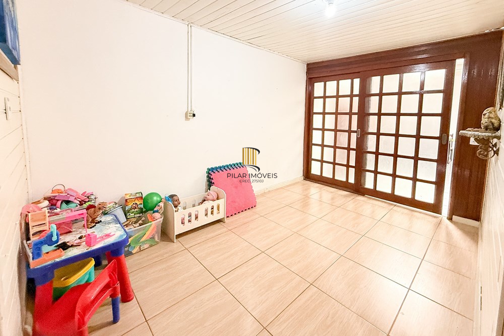 Casa 3 dormitórios no bairro Igara