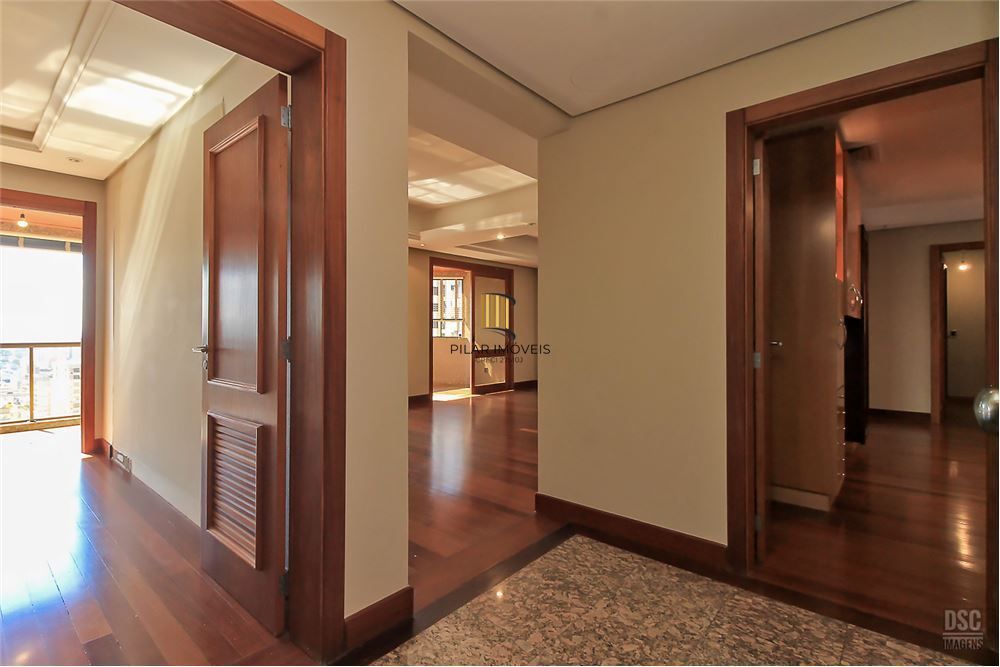Apartamento 4 dormitórios no bairro Mont Serrat