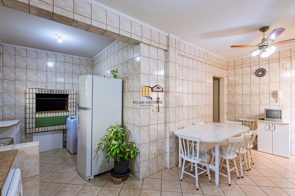 Casa 4 dormitórios no bairro Medianeira
