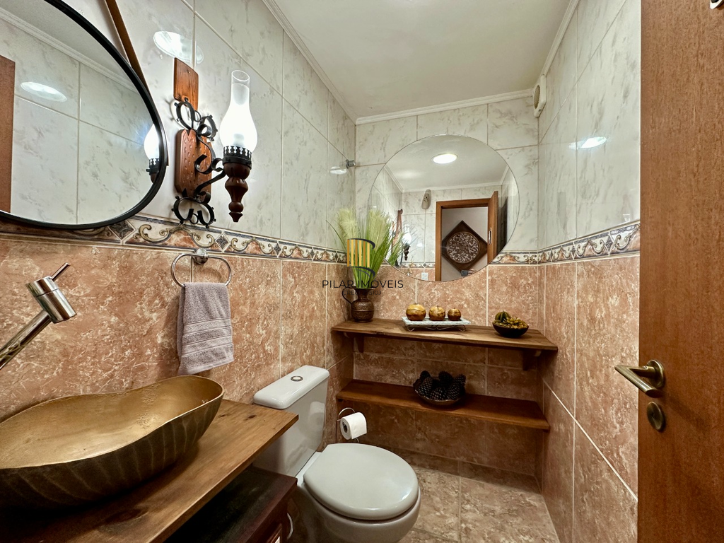 Casa 2 dormitórios no bairro Hípica