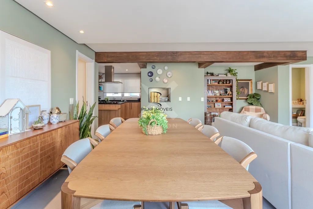 Apartamento 4 dormitórios no bairro Menino Deus