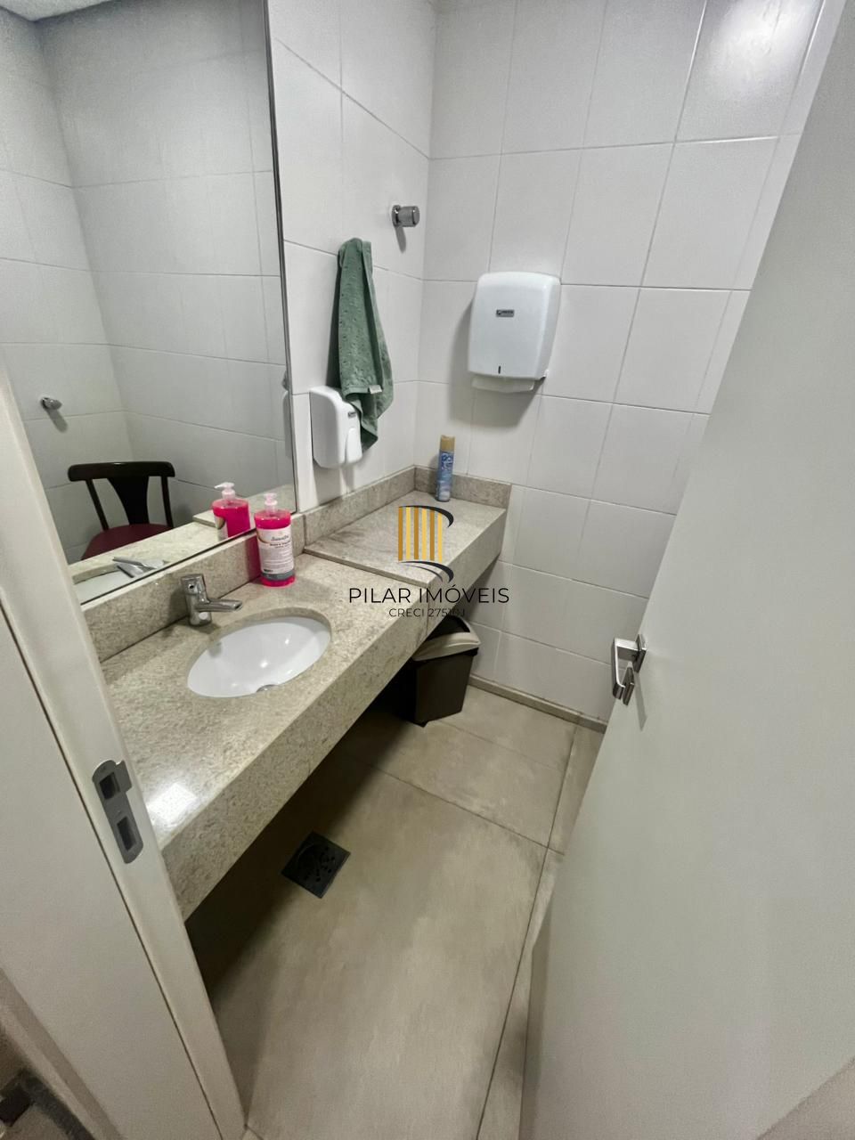 Apto de 03 dorm, sendo 01 suíte, 02 vagas, 103 m2, na João Obino, semi mobiliado