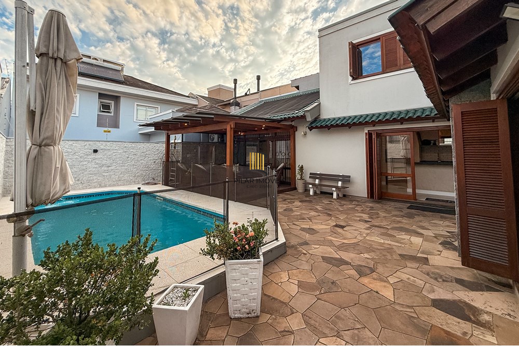 Casa 4 dormitórios no bairro Marechal Rondon