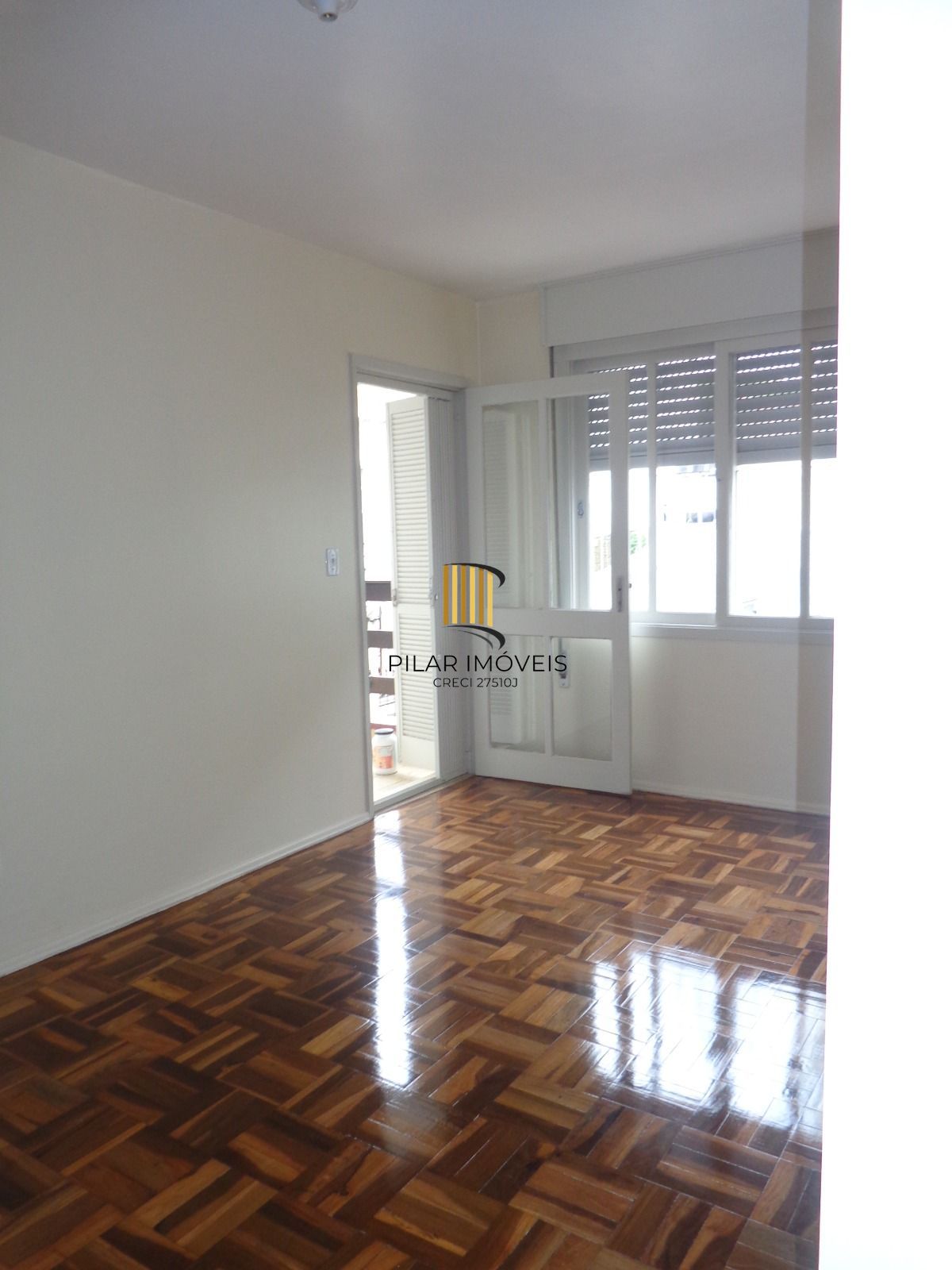 Apto de 01 dormitório, com vaga de garagem e elevador