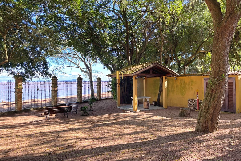 Casa de Condomínio 3 dormitórios no bairro Pedra Redonda