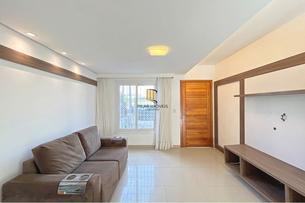 Casa 2 dormitórios no bairro Guarujá