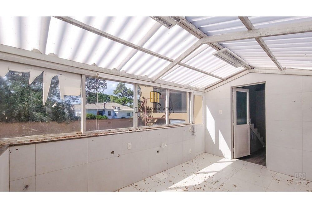 Casa 8 dormitórios no bairro Glória