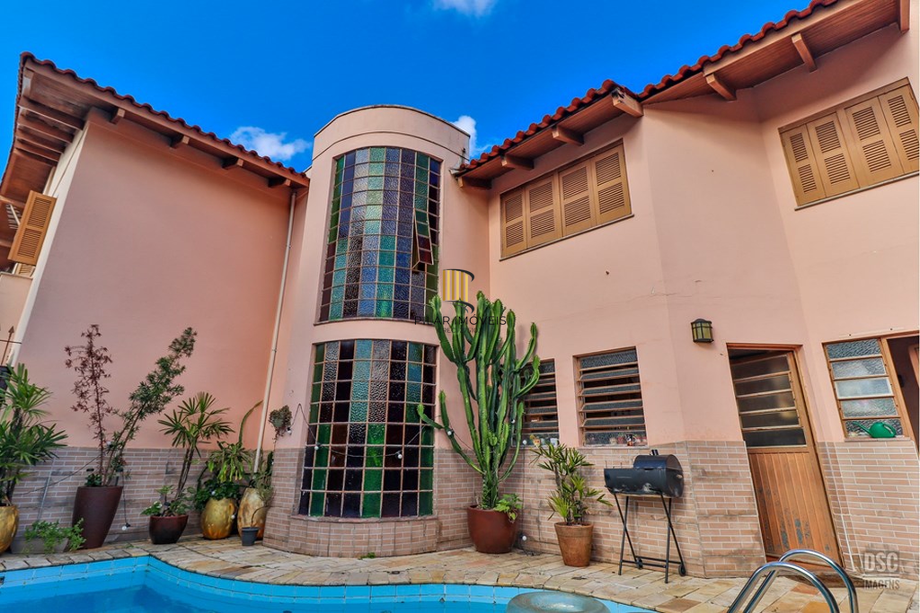 Casa 6 dormitórios no bairro Rubem Berta