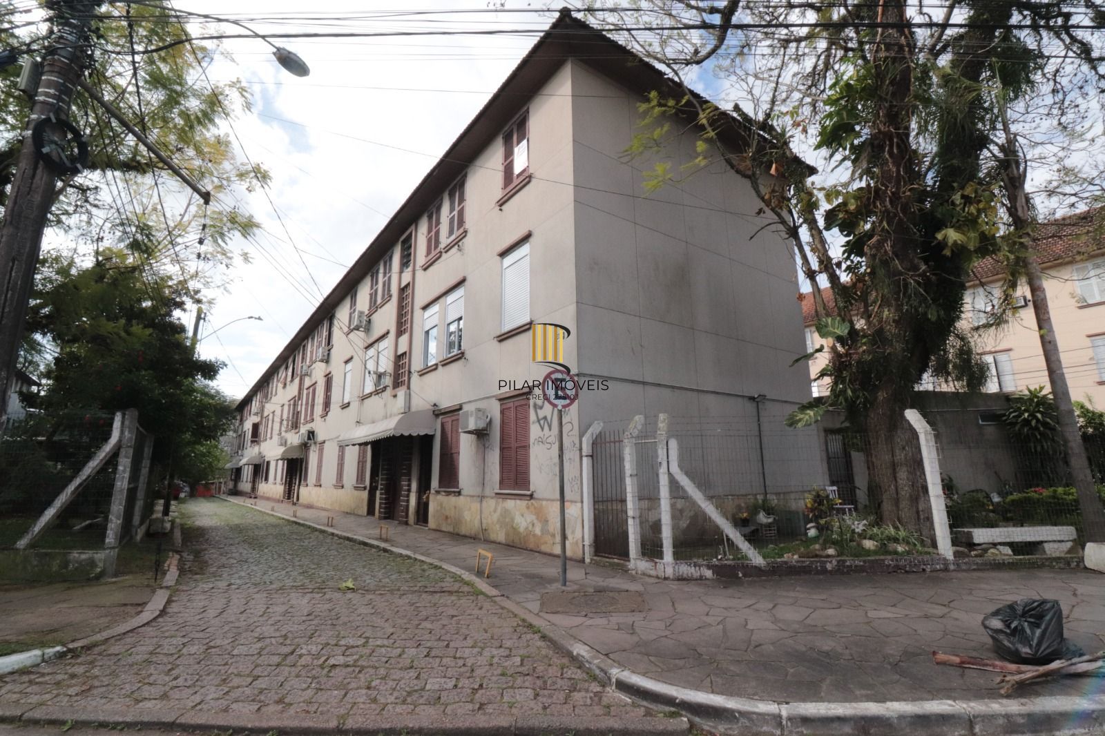 Apto no IAPI, 02 dorm com vaga de garagem