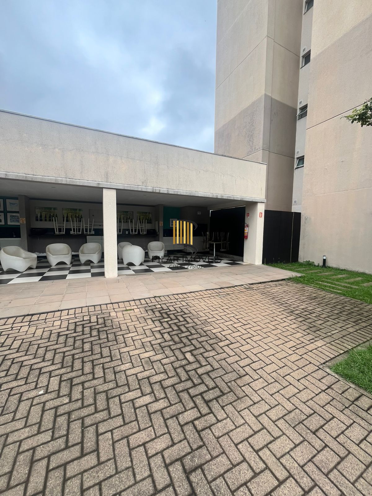 Apartamento no Humaitá de 02 dormitórios, infra e 01 vaga, nunca habitado