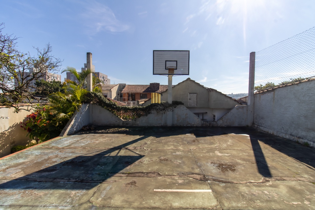Casa 5 dormitórios no bairro Partenon