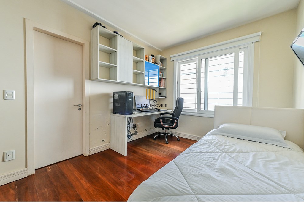 Casa 4 dormitórios no bairro Morro Santana