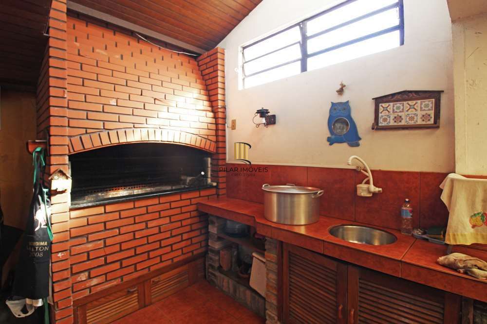 Casa 4 dormitórios no bairro Partenon