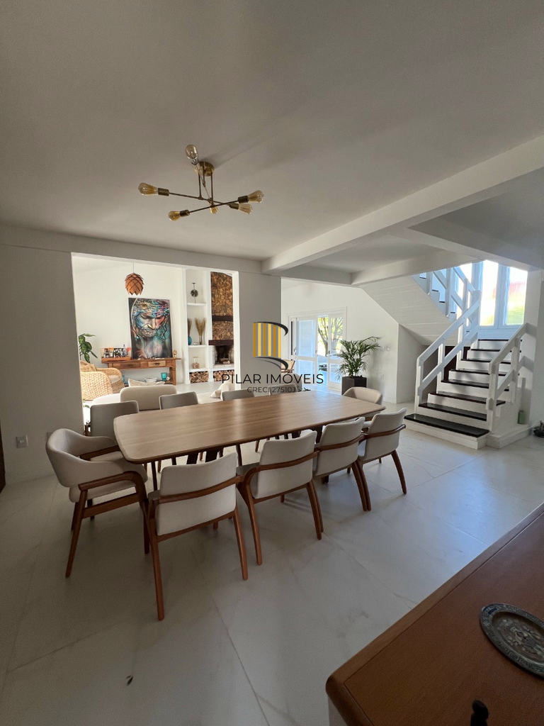 Casa 5 dormitórios no bairro Praia de Atlântida