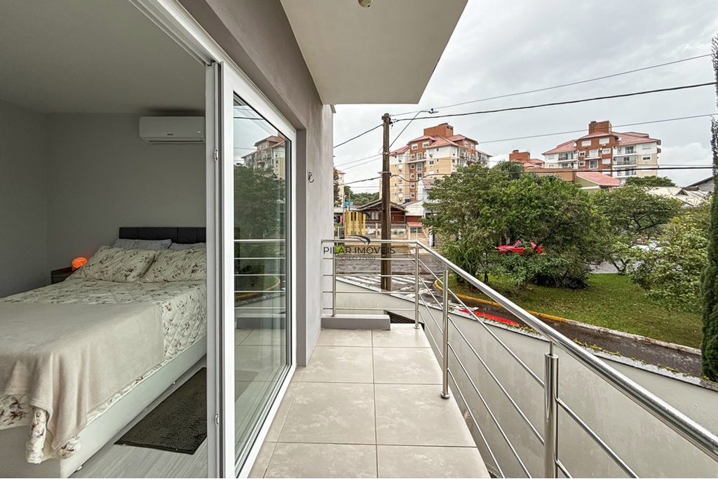 Casa 5 dormitórios no bairro Igara
