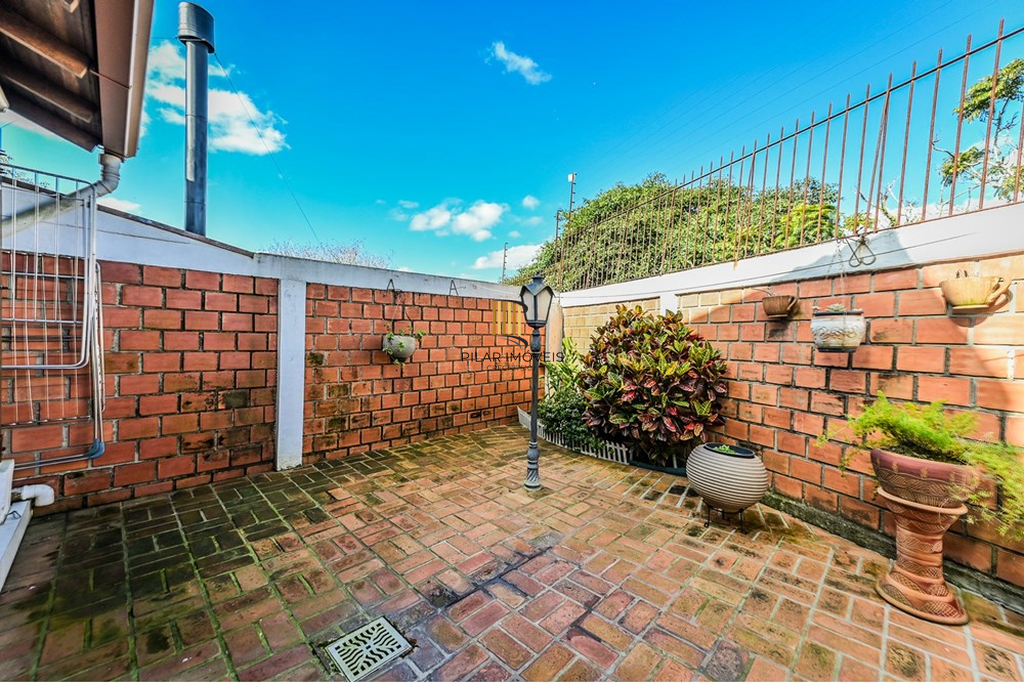 Casa de Condomínio 3 dormitórios no bairro Cavalhada