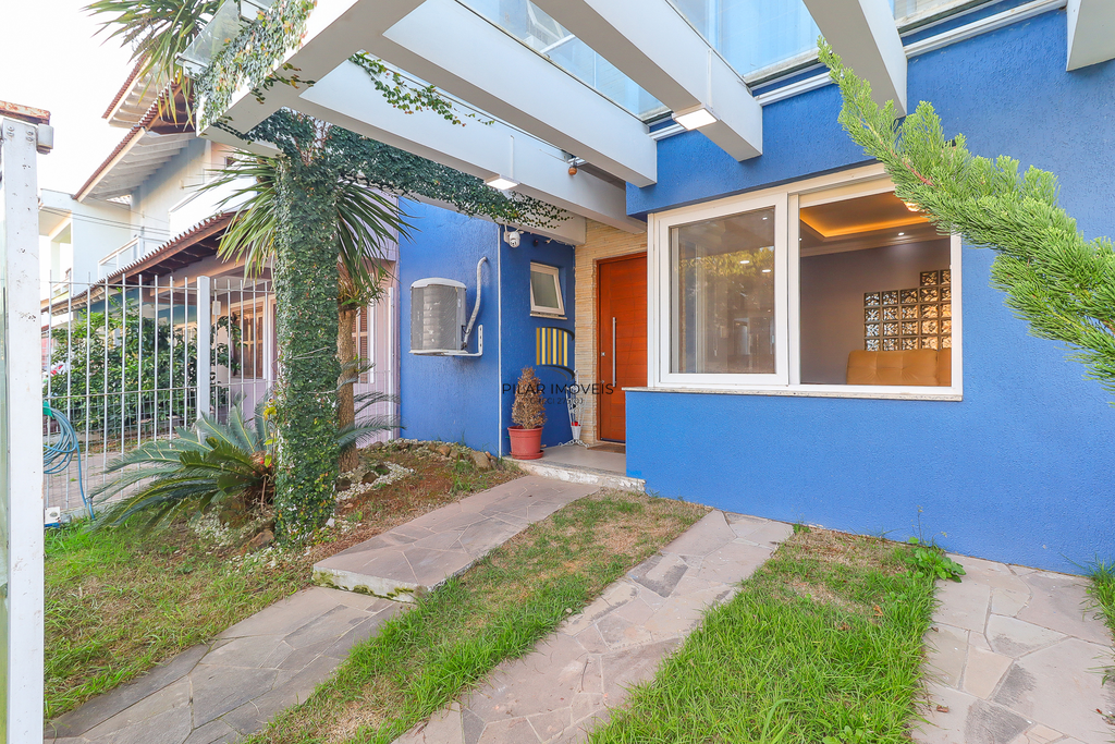 Casa 3 dormitórios no bairro Hípica