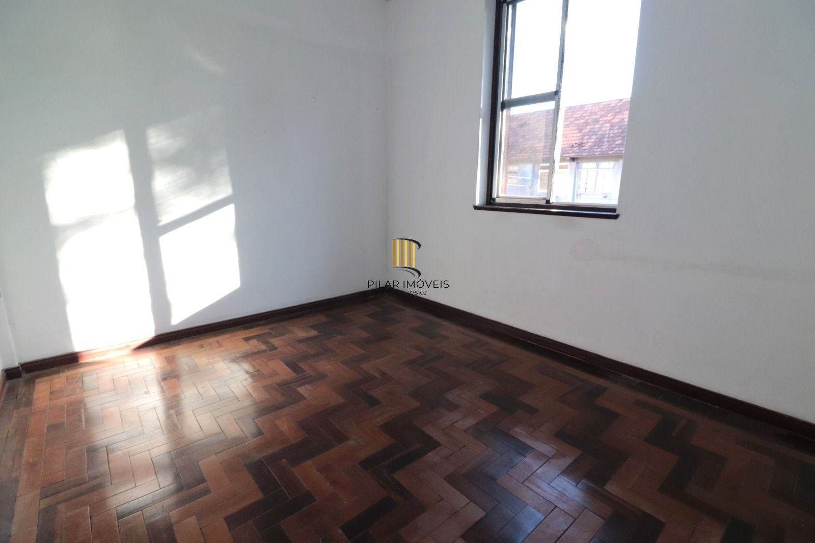 Apto no IAPI, 02 dorm com vaga de garagem