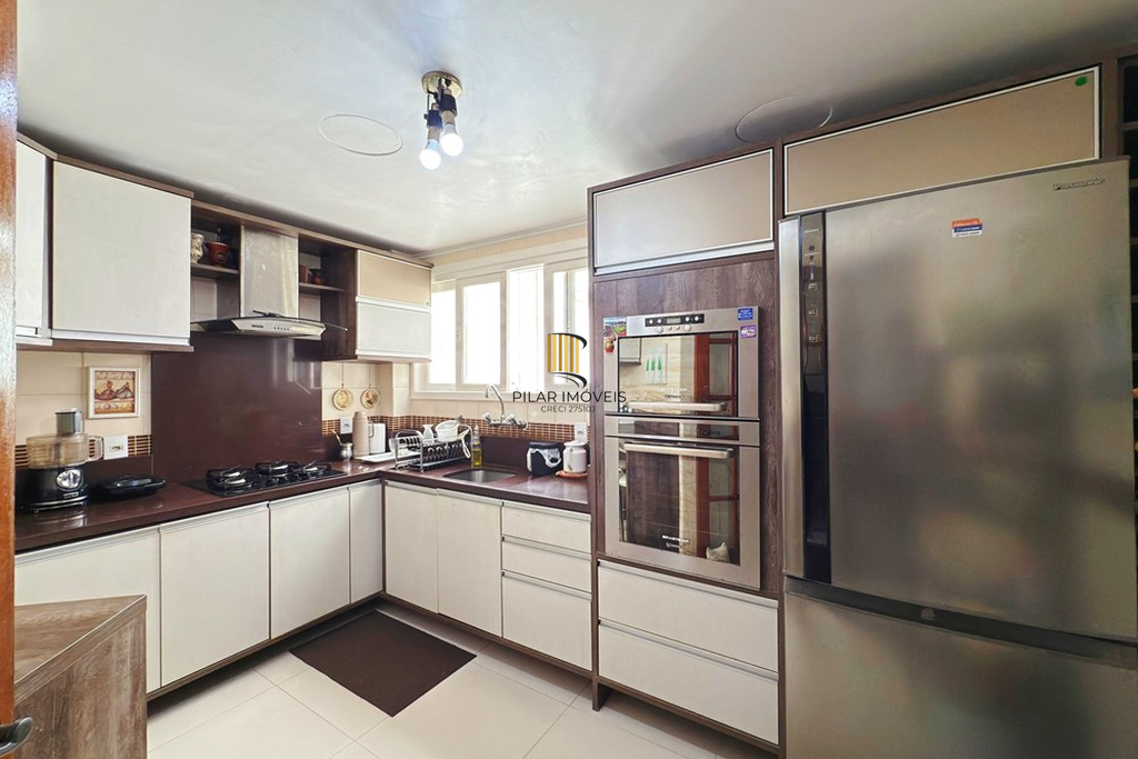 Casa 4 dormitórios no bairro Ipanema