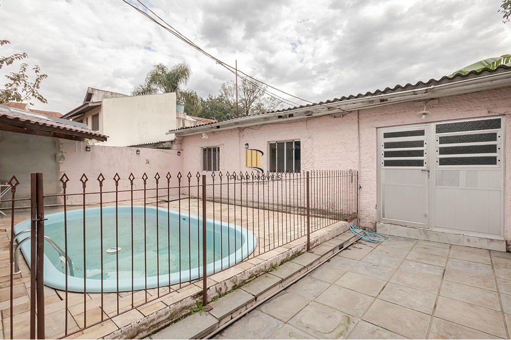Casa 4 dormitórios no bairro Passo da Areia