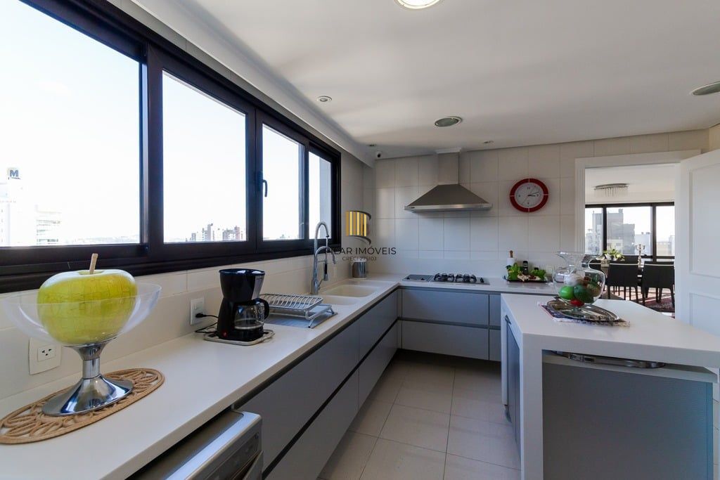 Apartamento 4 dormitórios no bairro Bela Vista