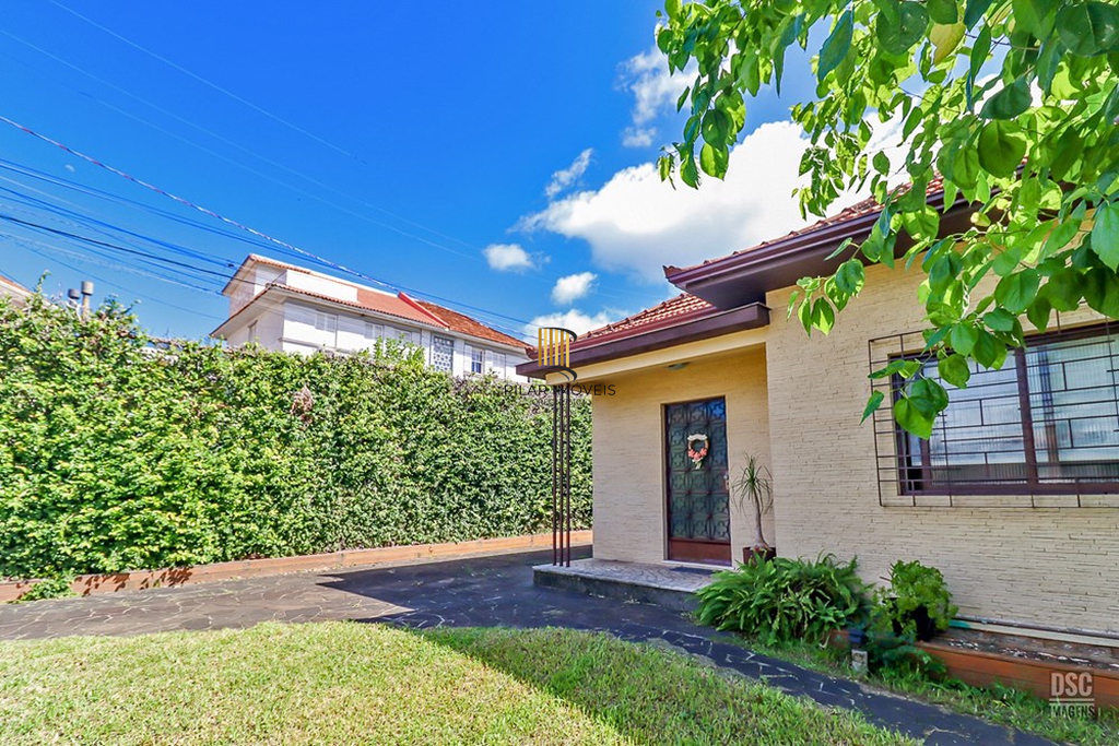 Casa 3 dormitórios no bairro Passo da Areia