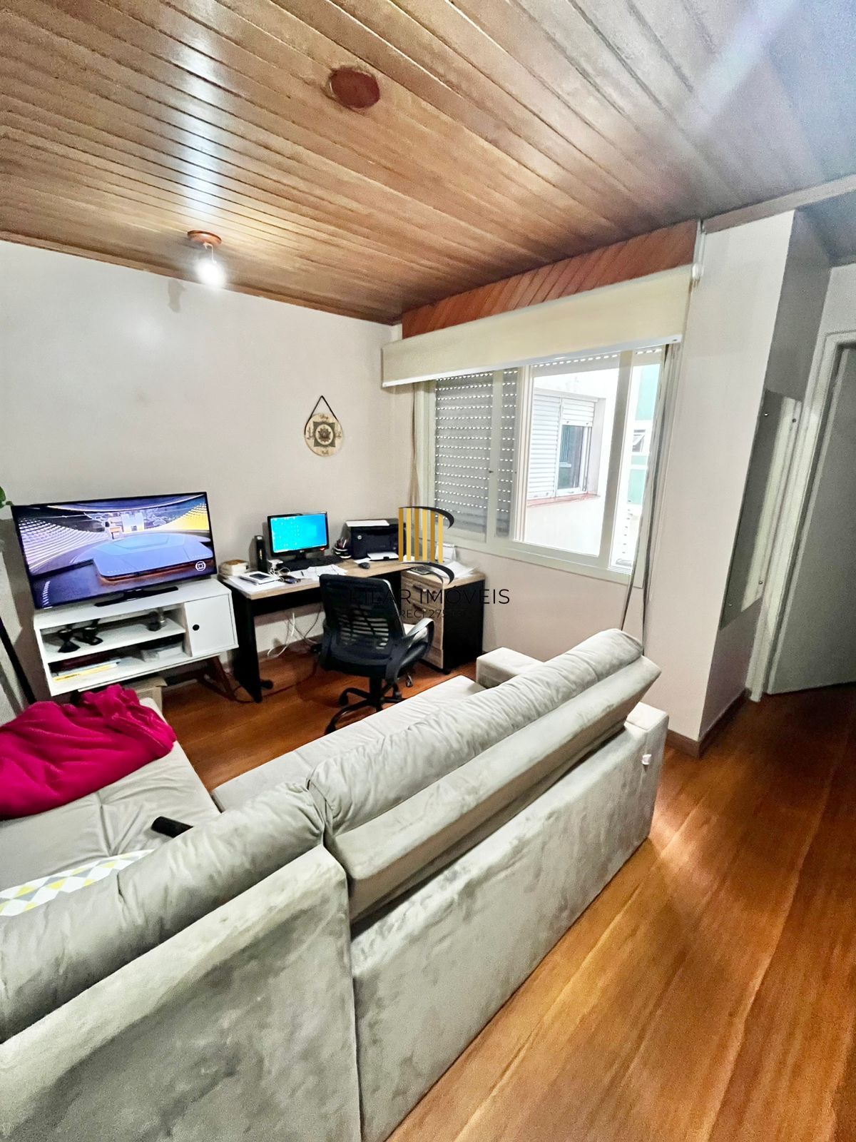 Apto de 01 dorm, sala, banho, cozinha/área, 01 vaga escriturada, Bairro São João
