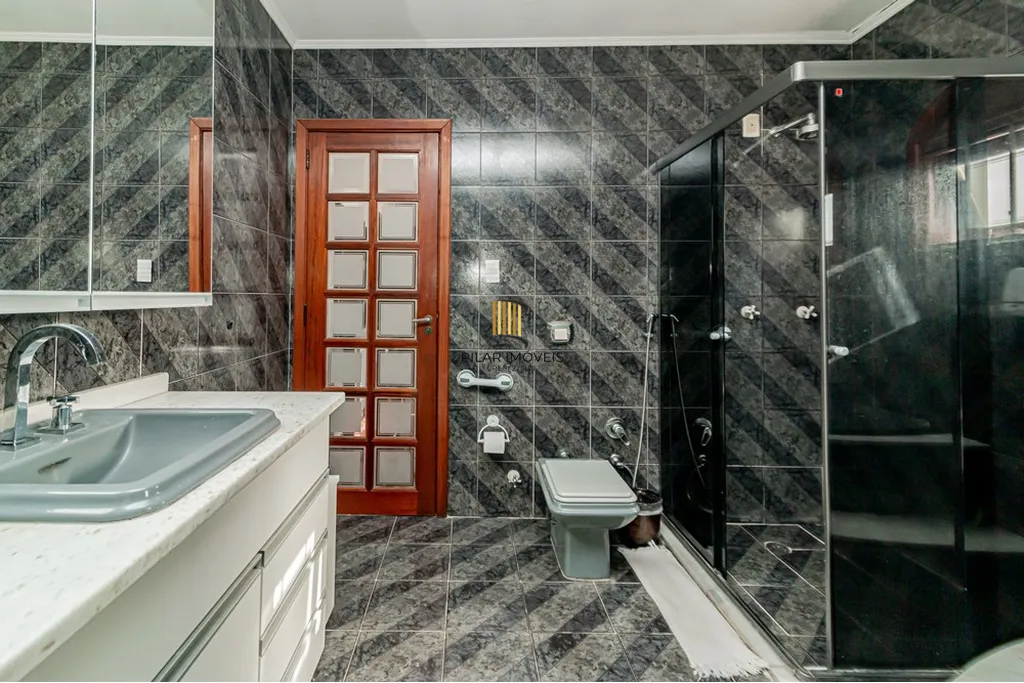 Casa 4 dormitórios no bairro Jardim Planalto