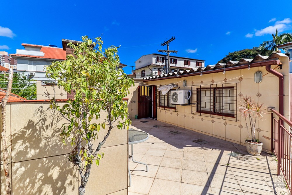 Casa 3 dormitórios no bairro Passo da Areia