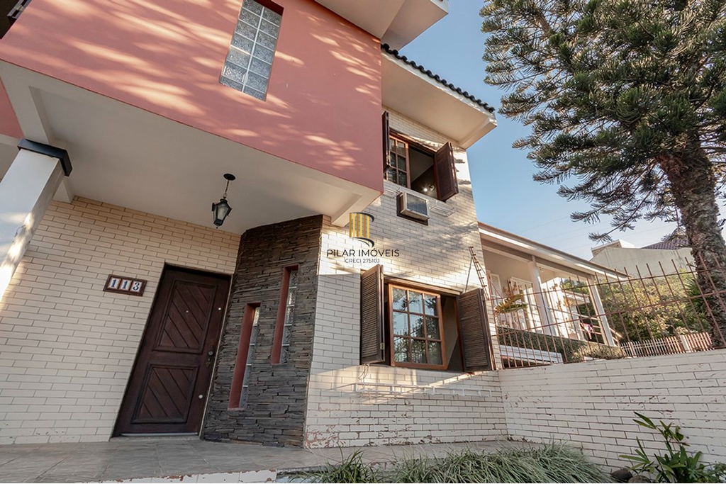 Casa 4 dormitórios no bairro Jardim Planalto
