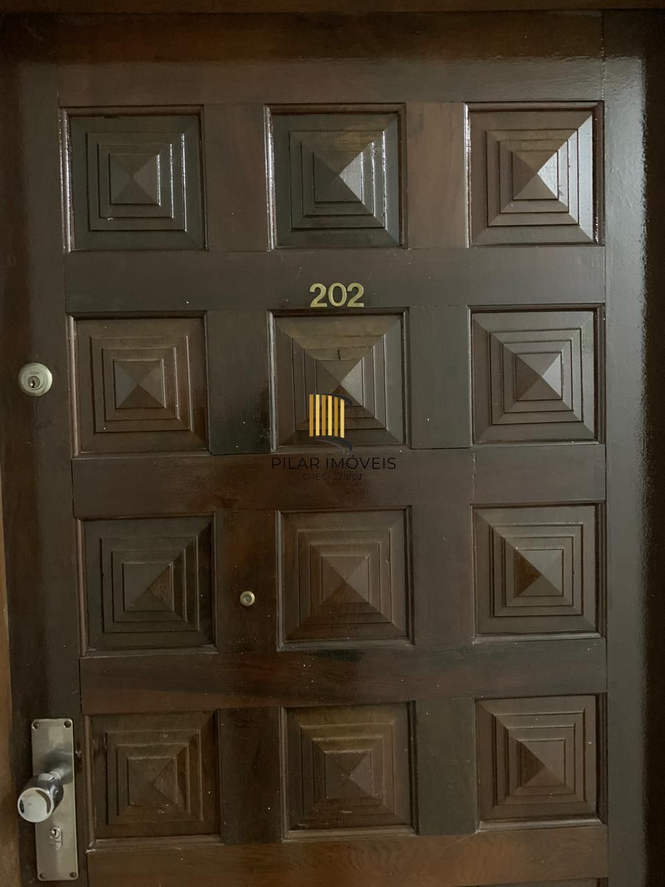 01 dormitório, na João Alfredo, Cidade Baixa, com 36 m2, 01 lance de escada