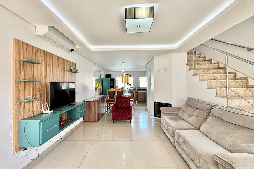 Casa 3 dormitórios no bairro Igara