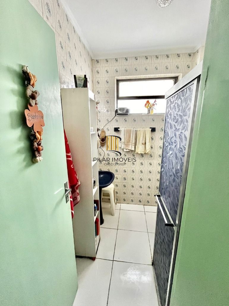 Vende ótimo apto de 02 dormitórios