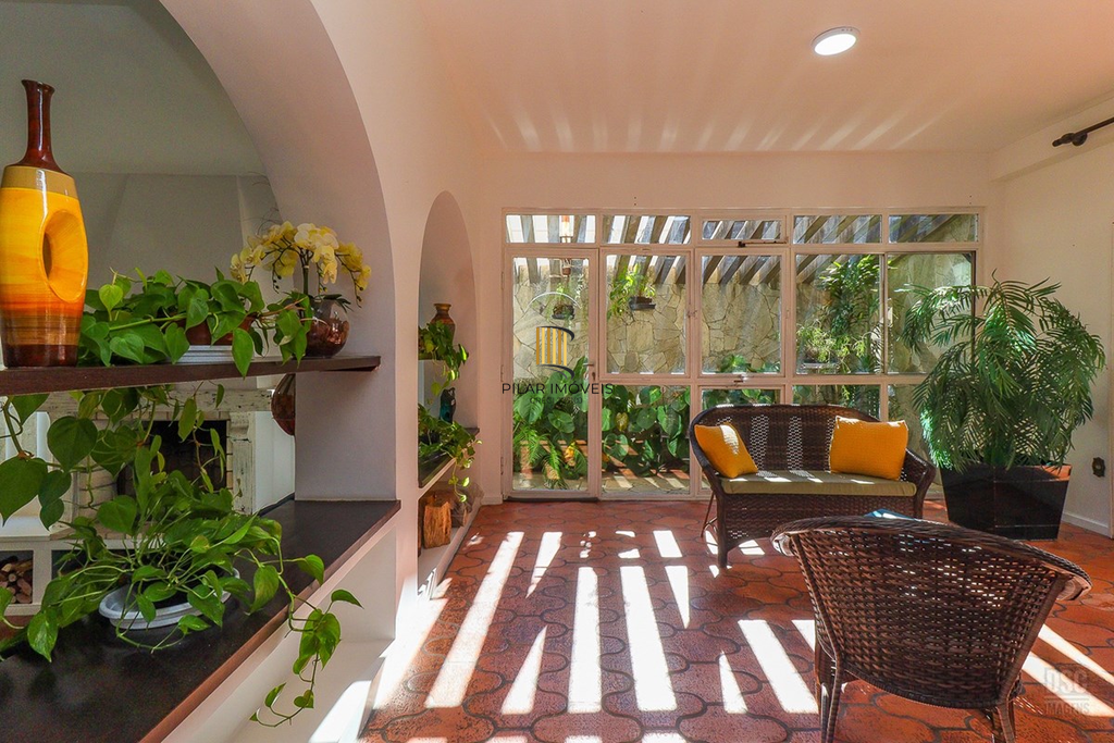 Casa 6 dormitórios no bairro Jardim Planalto