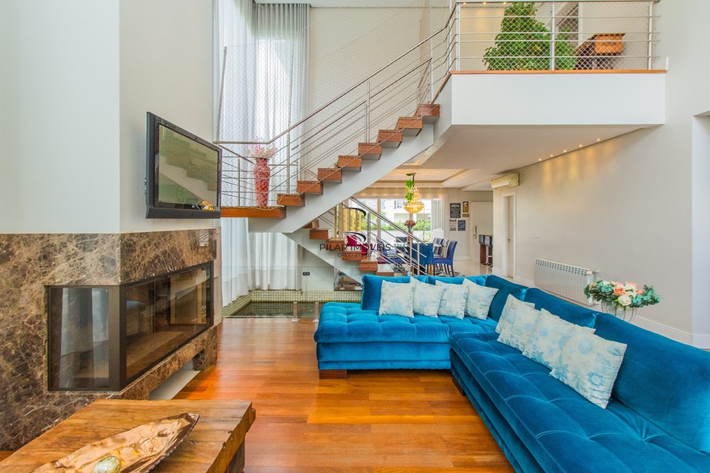 Casa 4 dormitórios no bairro Igara