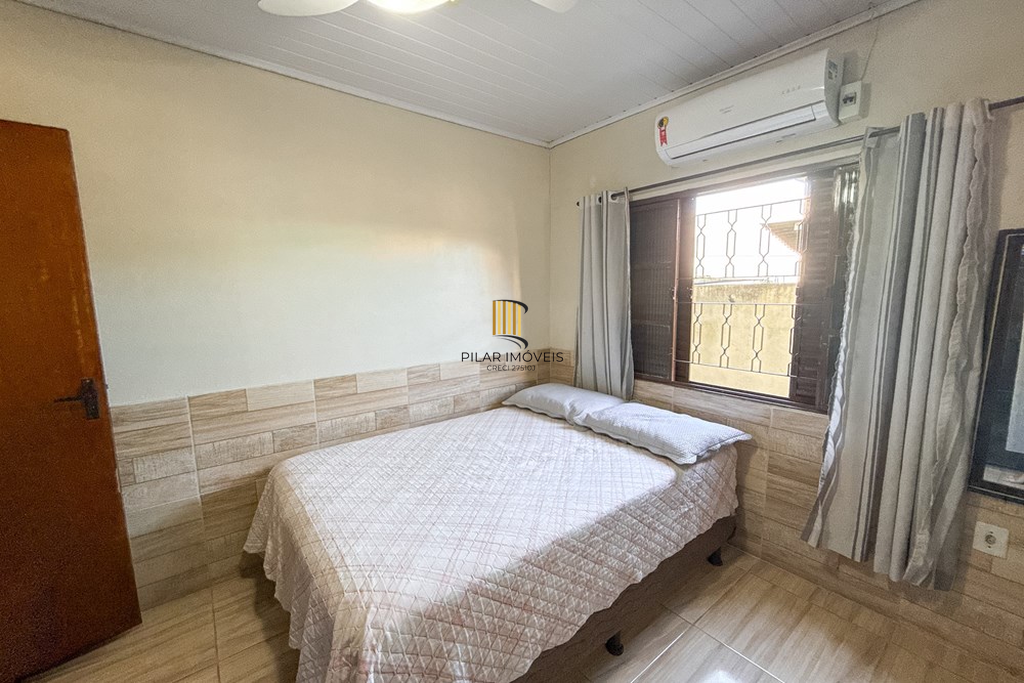 Casa 3 dormitórios no bairro Igara