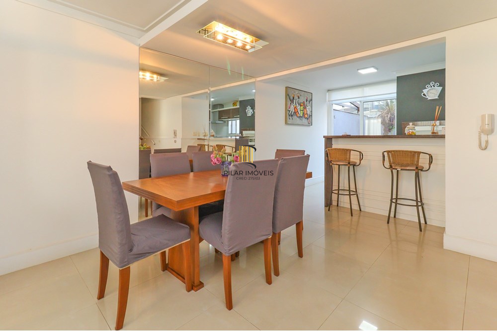 Casa de Condomínio 4 dormitórios no bairro Jardim Itu